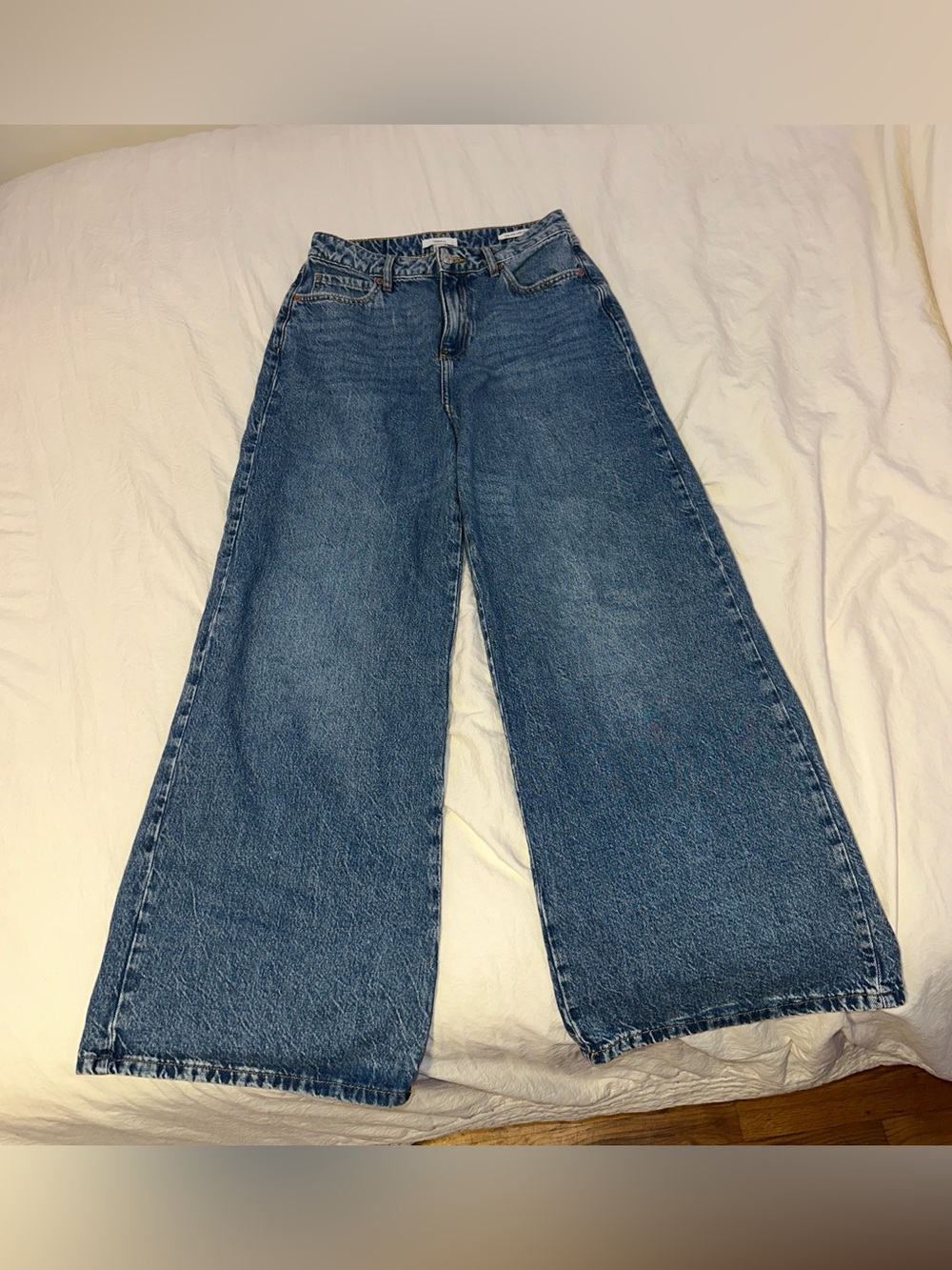 Forever 21 High Rise, Wide Leg Jeans Size 28